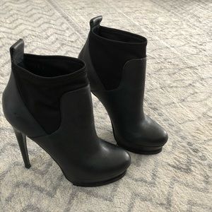Steve Madden DONNAA booties size 9M Leather upper.